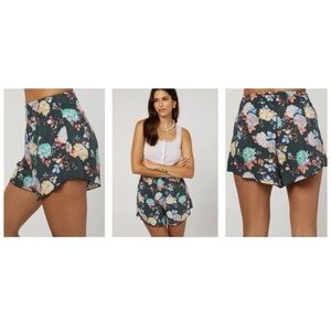 O’Neill | Floral Pull-On Shorts | Black Multicolor | M